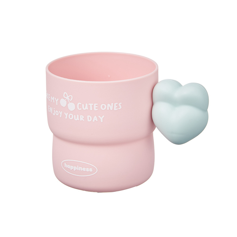 M04-7133 Korean-style heart-shaped plastic mouthwash cup for children and students, plastic cup for brushing teeth and mouthwash Item Picture