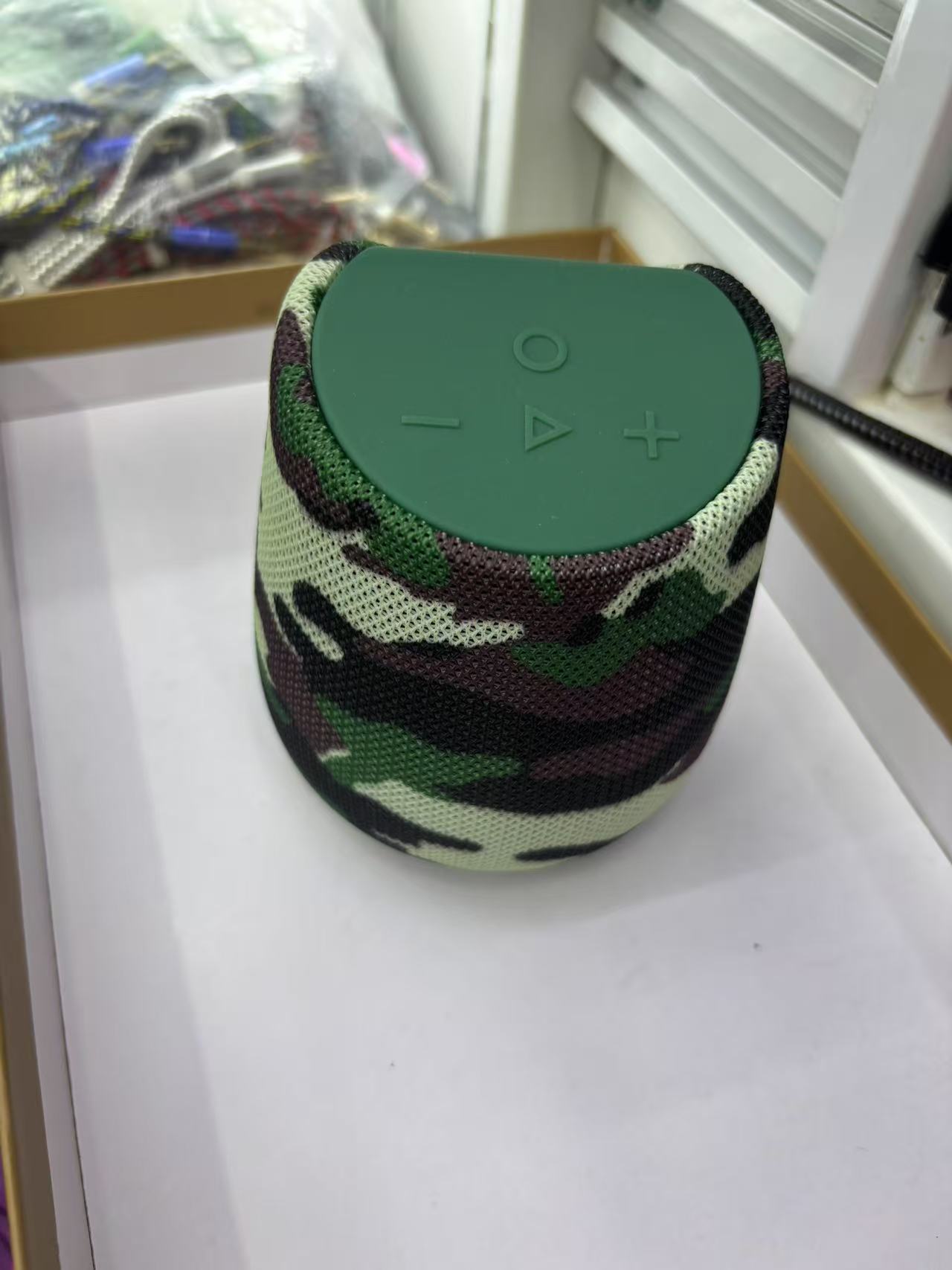 Outdoor sports Bluetooth speaker is waterproof, dustproof and wirelessly connected