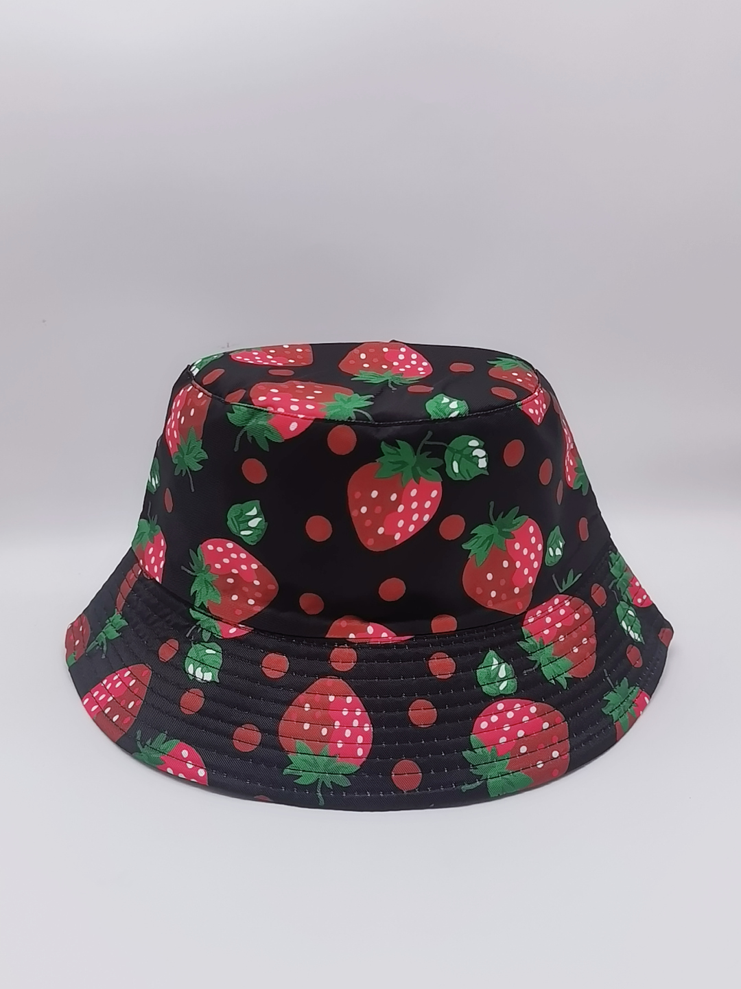 Strawberry print graffiti double-sided fisherman hats are popular in spring and summer. They are fashionable and versatile, suitable for both men and women. They are outdoor sun protection, cool and portable hats for adults details Picture