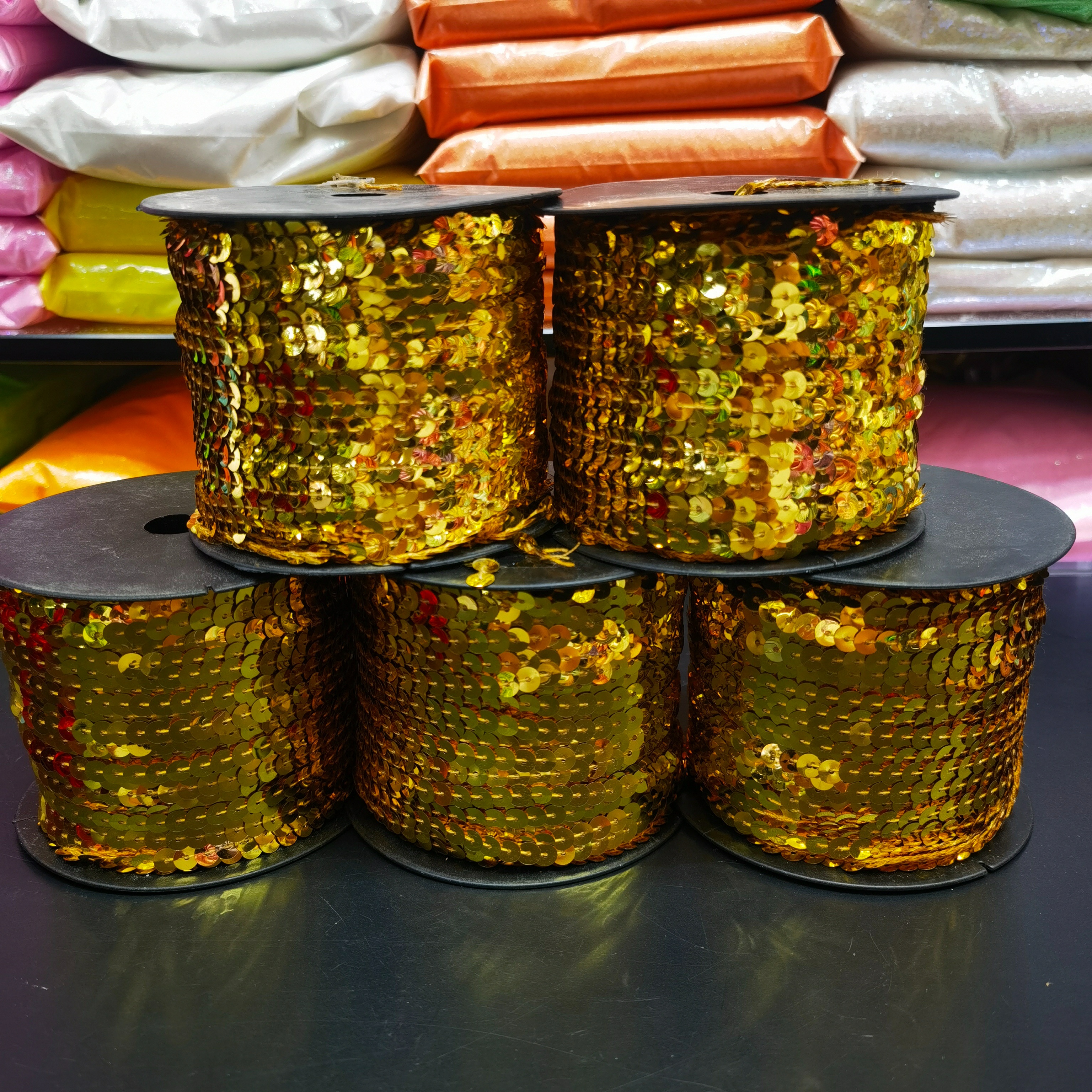 厂家直销Pvc珠片6mm平150码/卷连线珠片批发装饰配件亮片连线珠片详情4