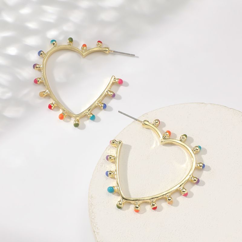 1对个性时尚设计感彩色爱心耳环女