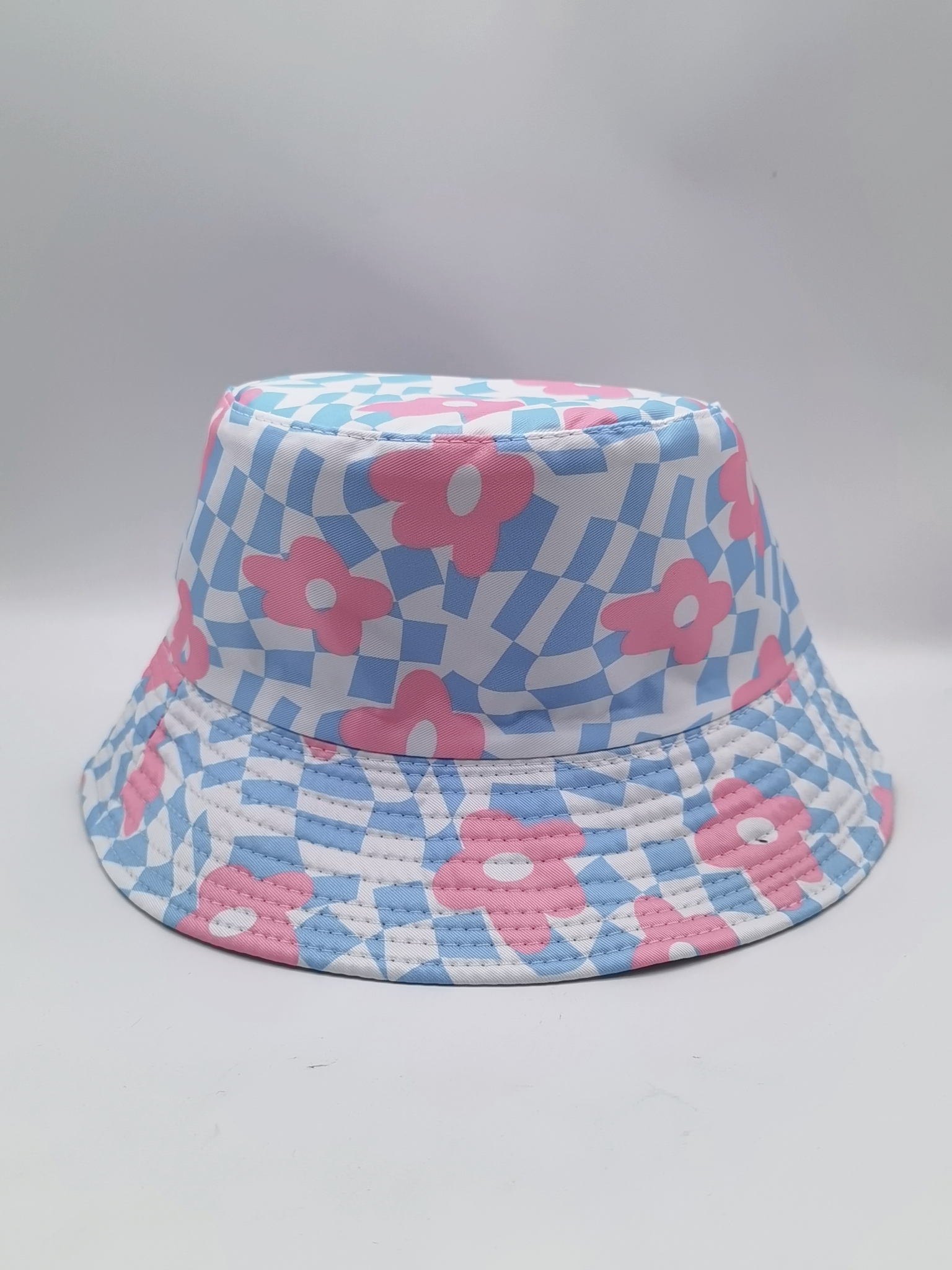 This cute and versatile cartoon double-sided fisherman hat for both men and women in spring and summer is fashionable and versatile. It is a cool and portable hat for outdoor sun protection and shade, suitable for adults Item Picture