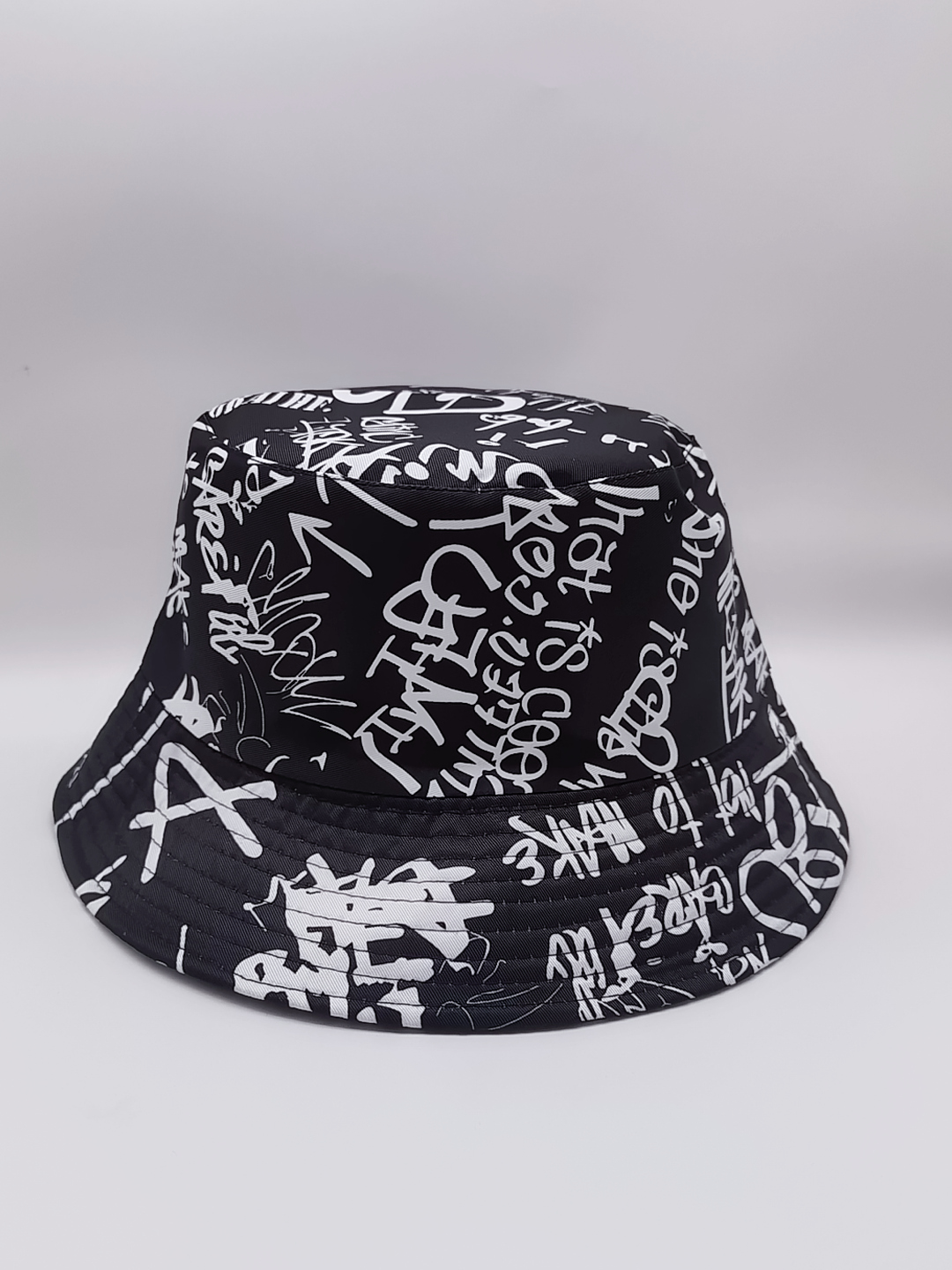In spring and summer, all kinds of double-sided fisherman hats are popular in Europe and America. They are fashionable and versatile for both men and women, suitable for outdoor sun protection and shade, cool and portable, and for adults Application Scenario