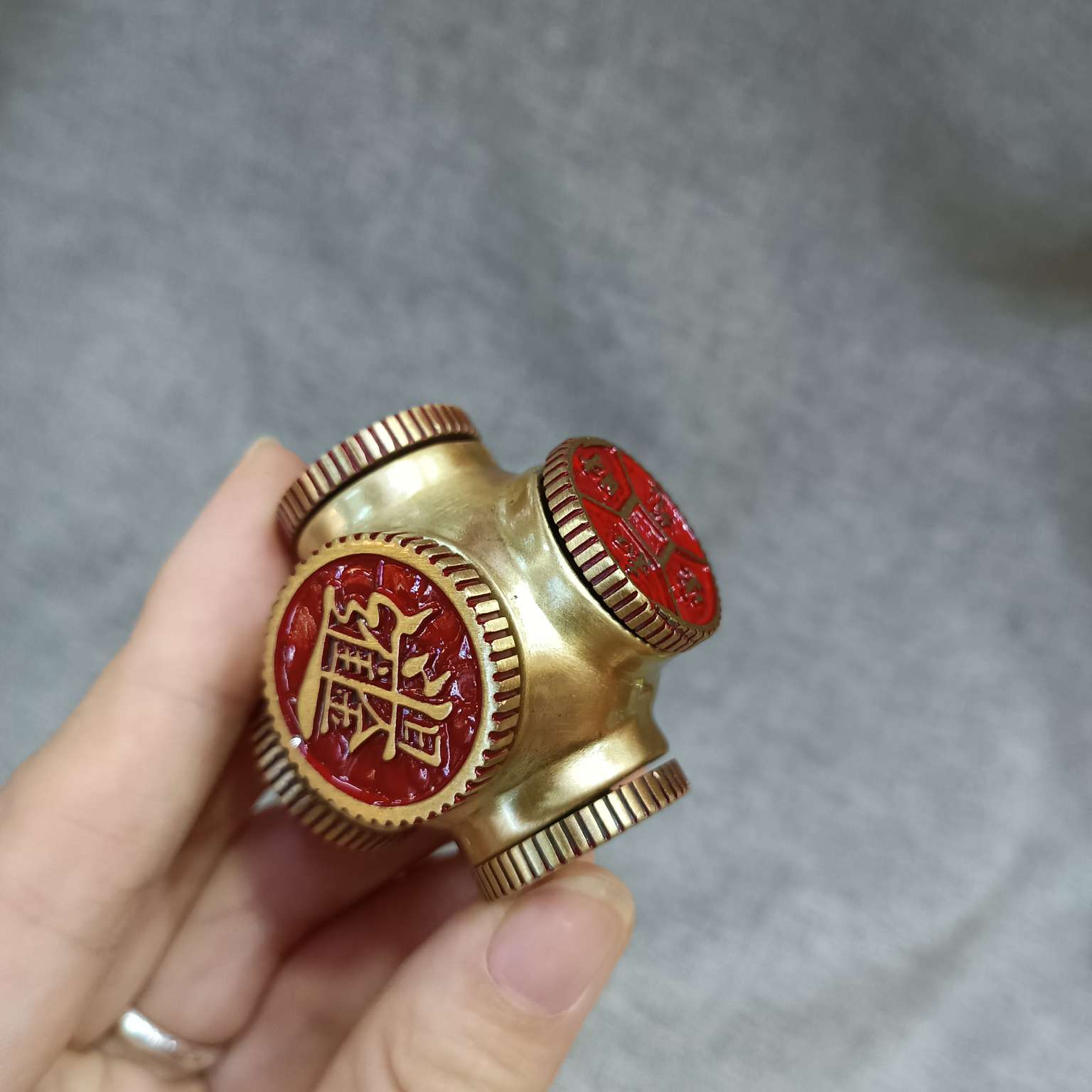 A red gift for making a fortune every day, featuring a six-sided rotating faucet from Zhonggong Craft detail image 7