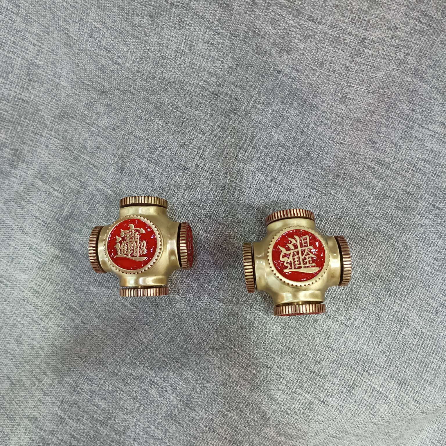 中公工艺手把件把玩转转六面转水龙头红色日进斗金礼品