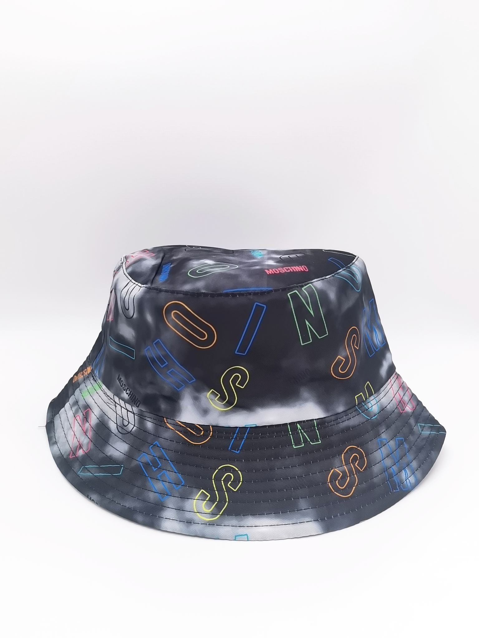 This is a popular graffiti gradient print double-sided fisherman hat for both men and women in spring and summer, suitable for outdoor sun protection and shade. It is a cool and portable hat for adults details Picture