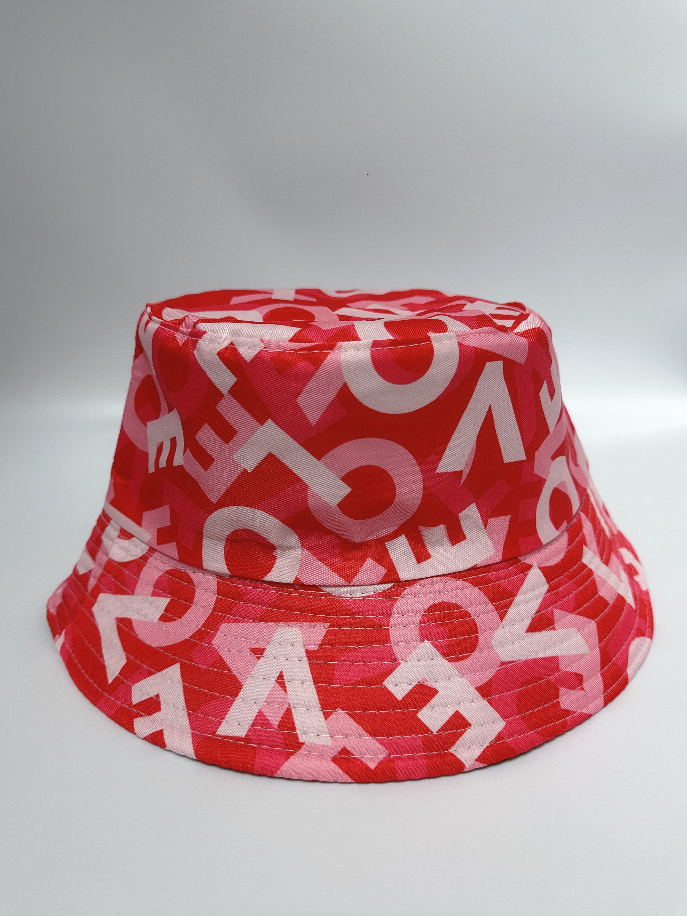 In spring and summer, in Europe and America, lip lipsticks, heart-shaped double-sided fisherman hats, unisex styles, fashionable and versatile, outdoor sun protection, cool and portable hats for adults are in fashion details Picture