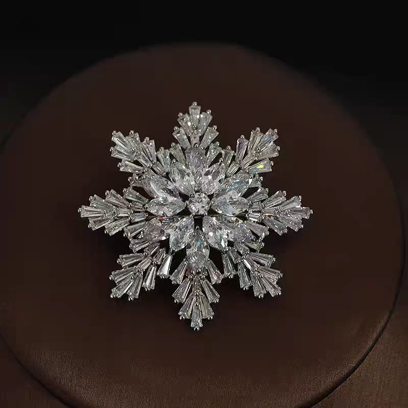 Moda tridimensional plata broche de nieve alto grado mujeres exquisito abrigo broche details Picture