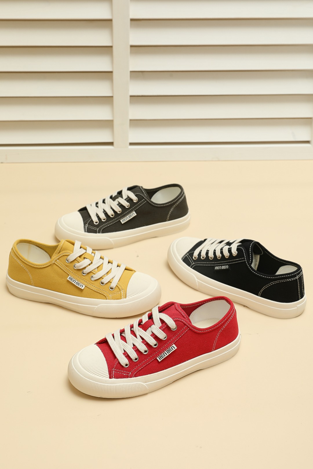 女式帆布鞋实物图