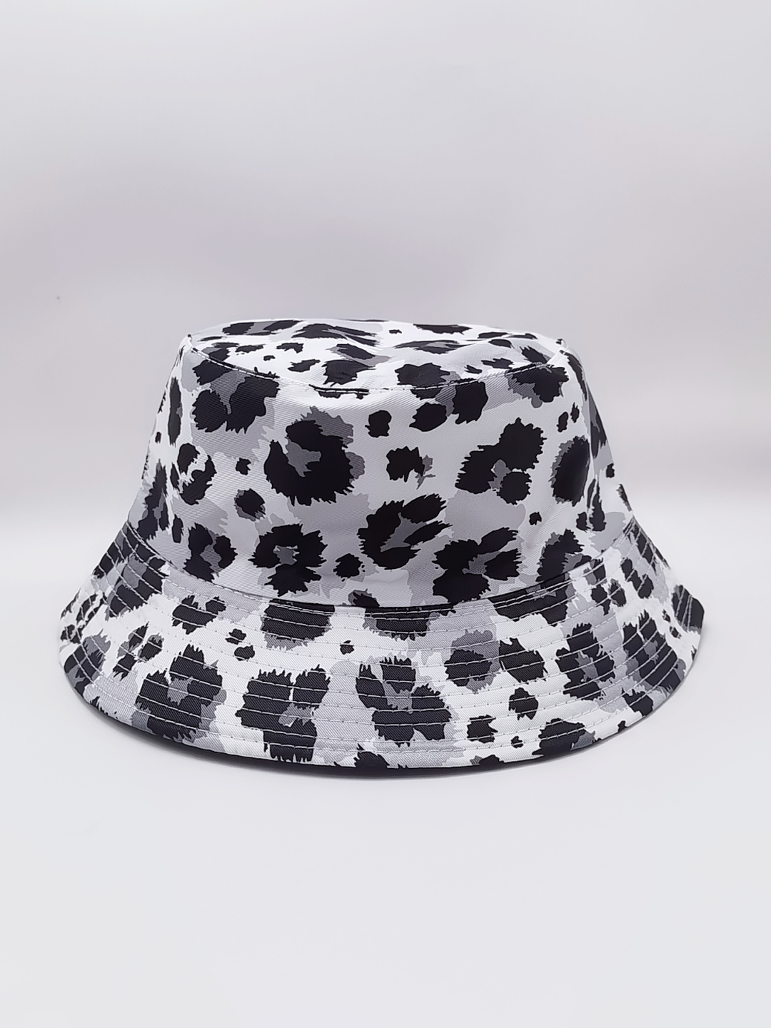 Spring and summer cross-border bestsellers: Leopard print gradient double-sided fisherman hats for both men and women, fashionable and versatile outdoor sun protection, cool and portable hats for adults Application Scenario
