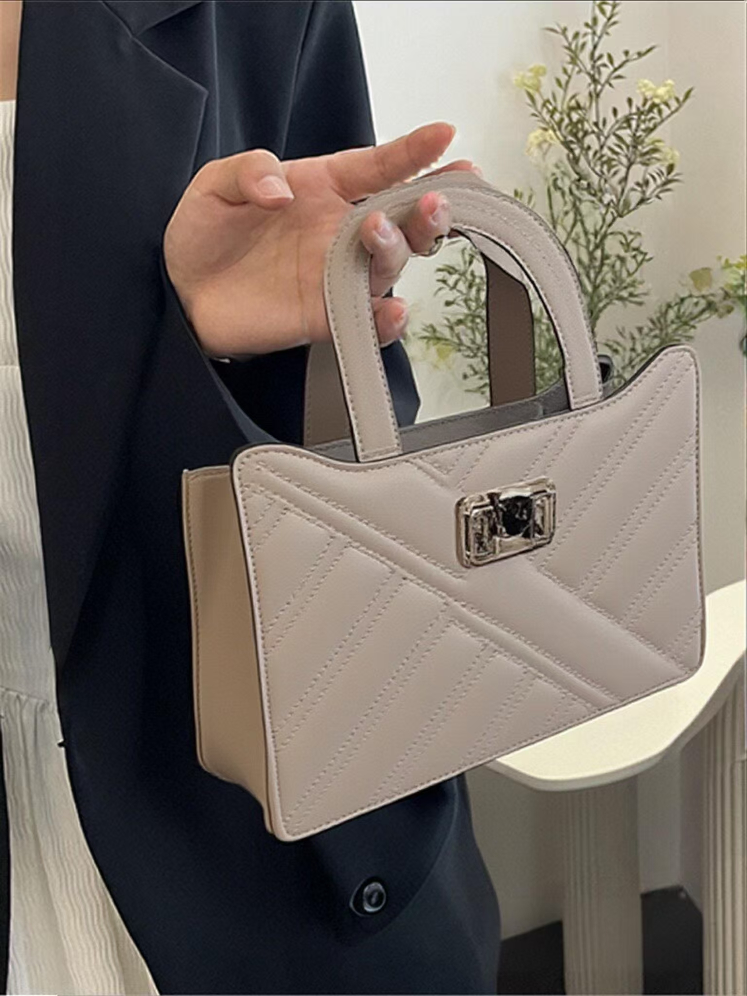 女士定性手拎包/时尚女士挎包/网红挎包/斜挎包产品图