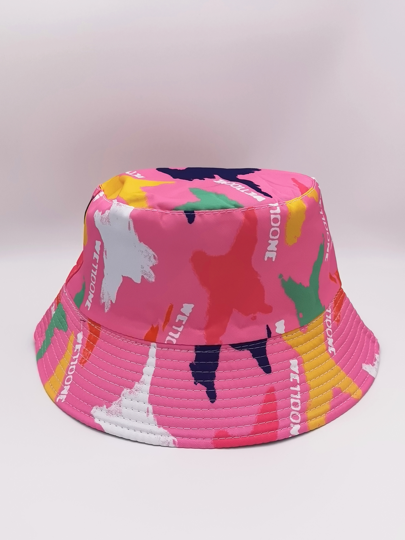 This is a popular graffiti gradient print double-sided fisherman hat for both men and women in spring and summer, suitable for outdoor sun protection and shade. It is a cool and portable hat for adults Application Scenario