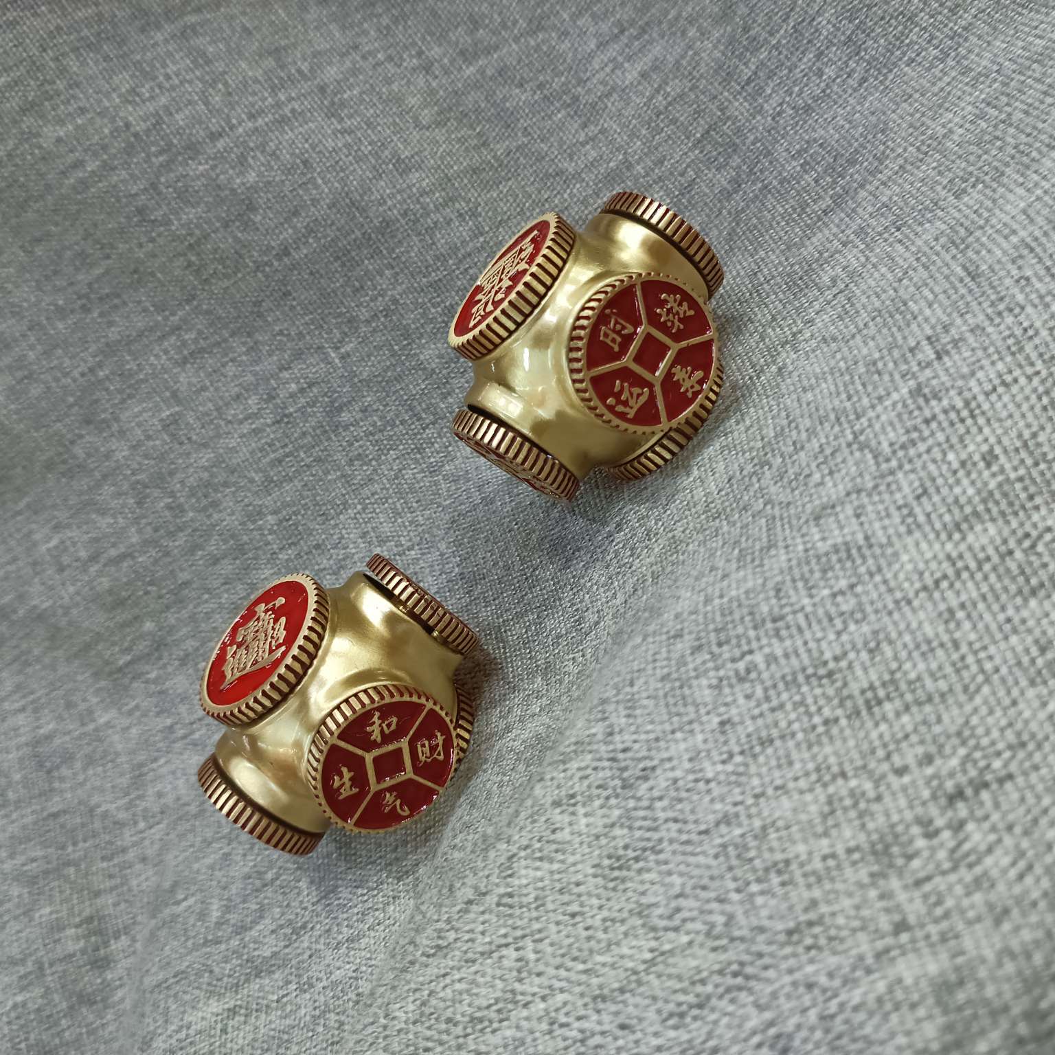 A red gift for making a fortune every day, featuring a six-sided rotating faucet from Zhonggong Craft detail image 2