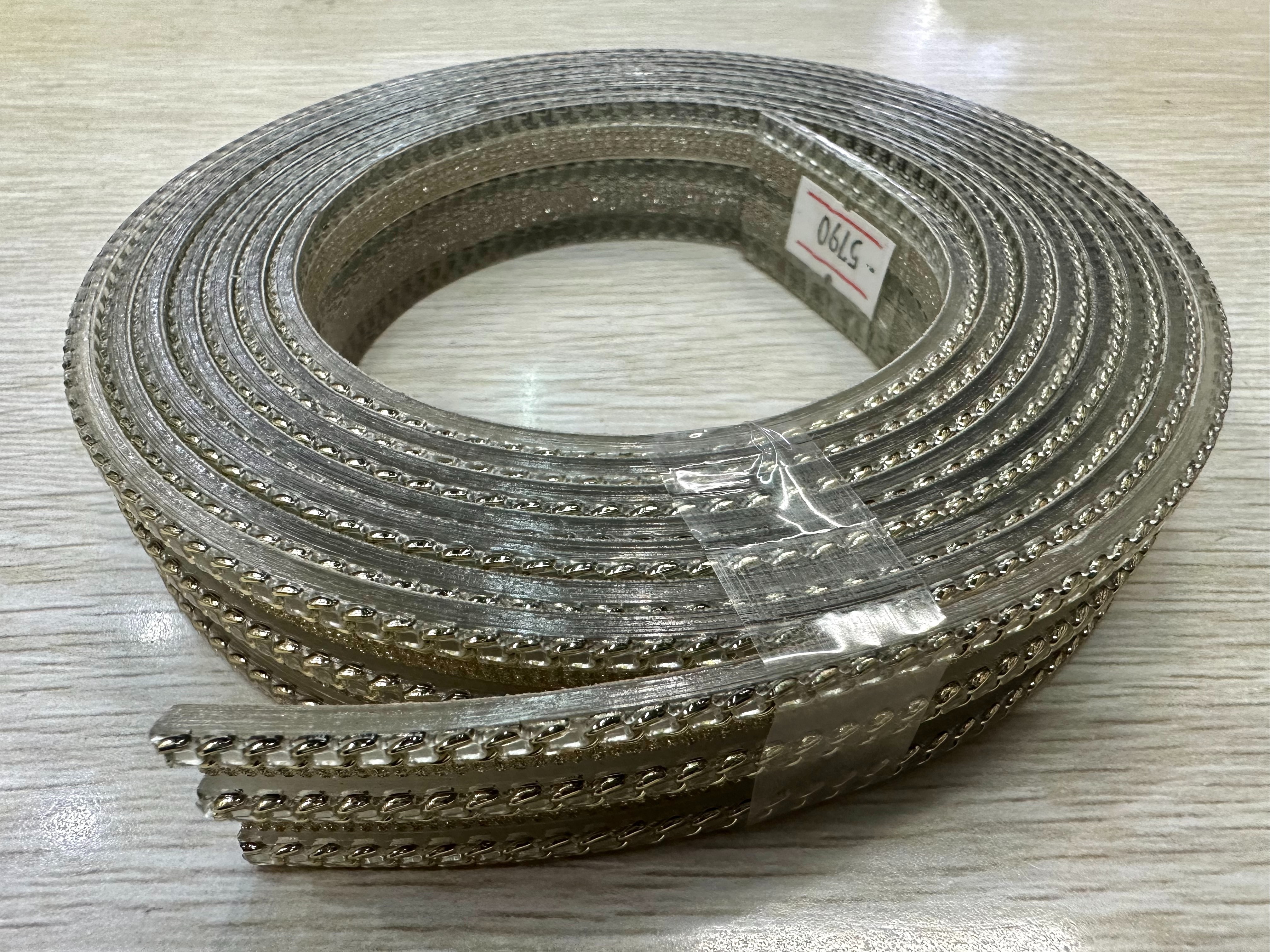 厂家定制各种颜色、规格、款式物超所质塑胶鞋材辅料、皮带辅料、饰品配件、箱包辅料#水钻抽条