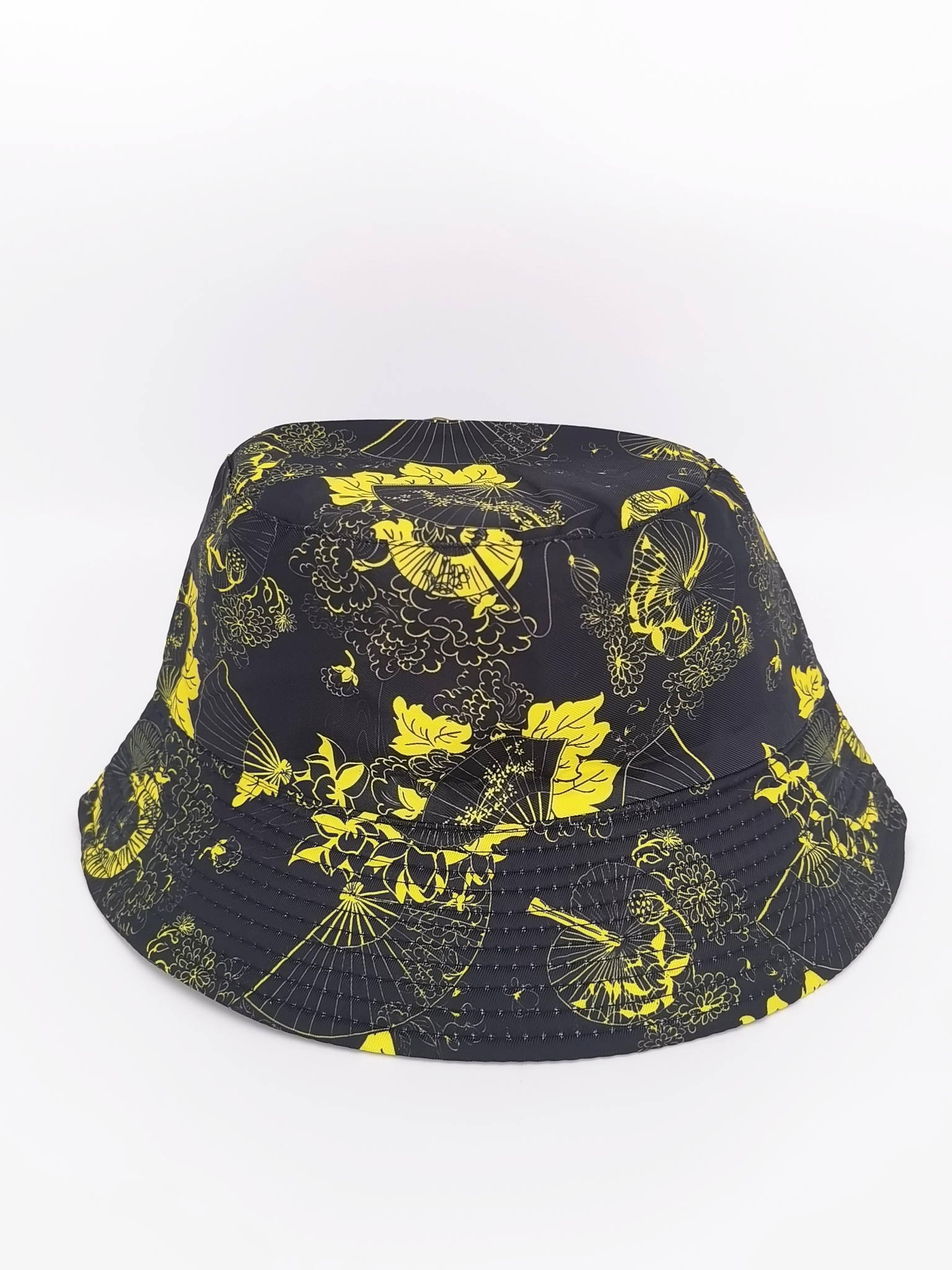 In spring and summer, the fan ethnic retro style is popular. The double-sided fisherman hat is a fashionable and versatile choice for both men and women. It is a cool and portable hat for outdoor sun protection and shade, suitable for adults full figure