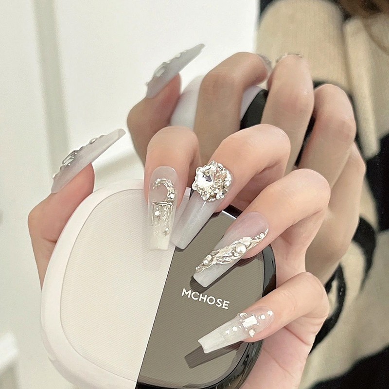 Factory direct sales of nail art diamond jewelry, pile diamond nail art accessories, dazzling transparent white pillow crystal pile diamond, Internet celebrity bestsellers details Picture
