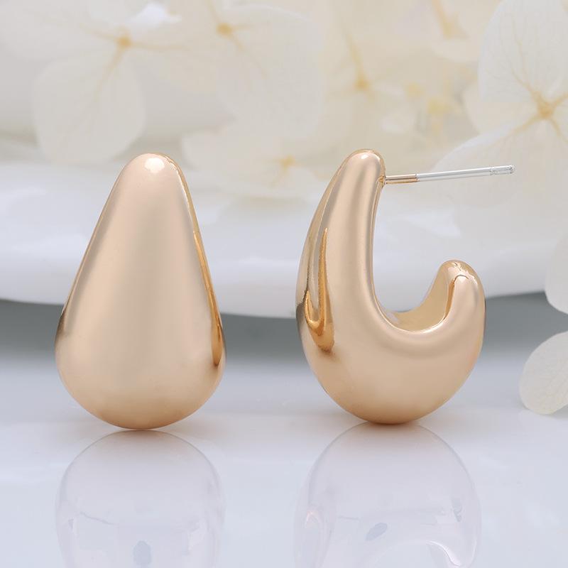 European and American fashion style irregular earrings recommended by Internet celebrities: Geometric metal retro earrings, simple C-shaped large ear rings 12 Item Picture