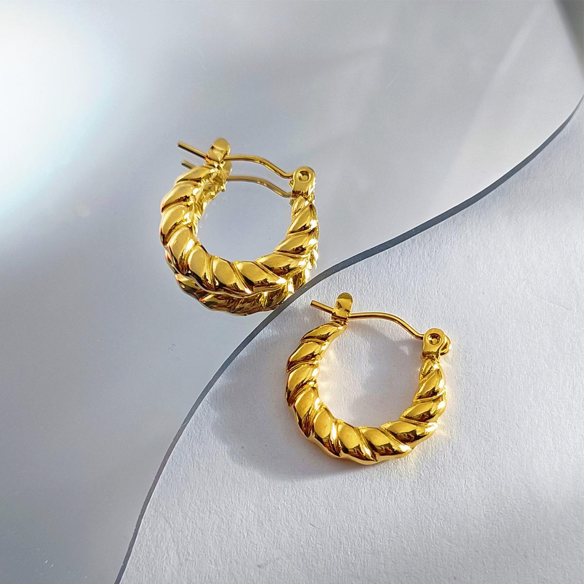 Cross-border best-selling oil-pressure stainless steel hollow earrings from Europe and America, high-end, trendy and light luxury style, 18K earrings wholesale 37 Application Scenario