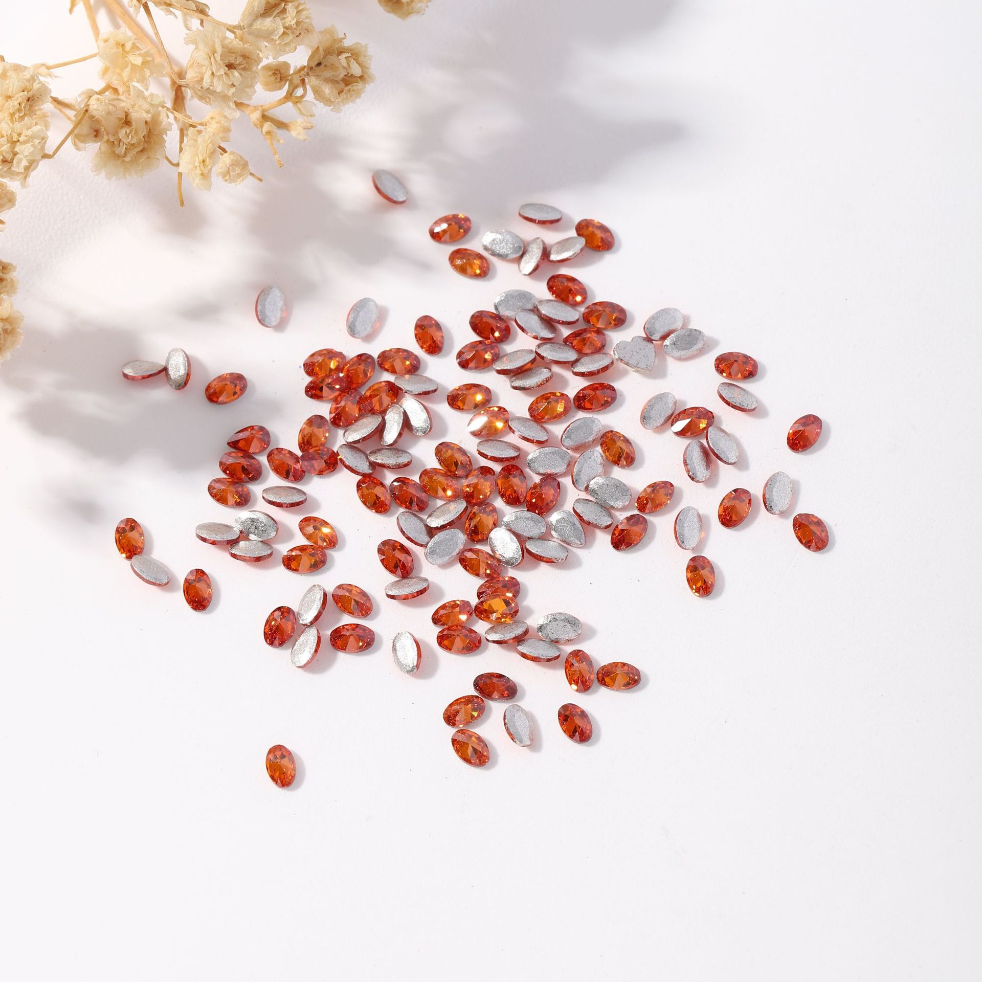 This is a popular style of teardrop-shaped pointed-bottom, irregular-shaped diamond, heart-shaped diamond, and light red nail art accessory