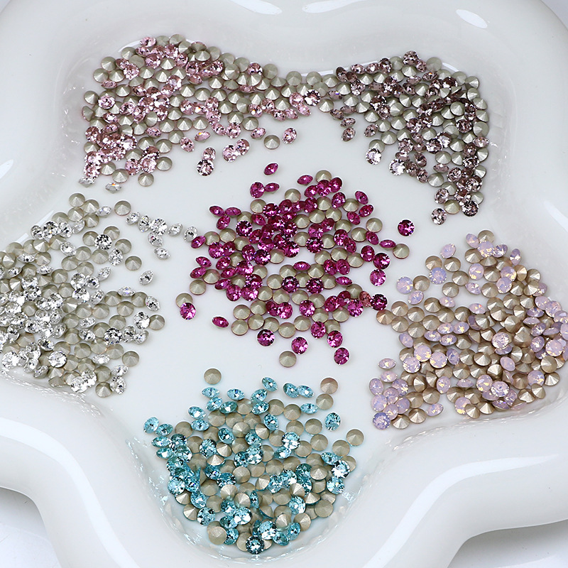Factory direct sales of 4mm color trendy round water diamonds, K9 pointed-bottom glass diamonds, DIY jewelry accessories, super shiny nail art diamond accessories details Picture