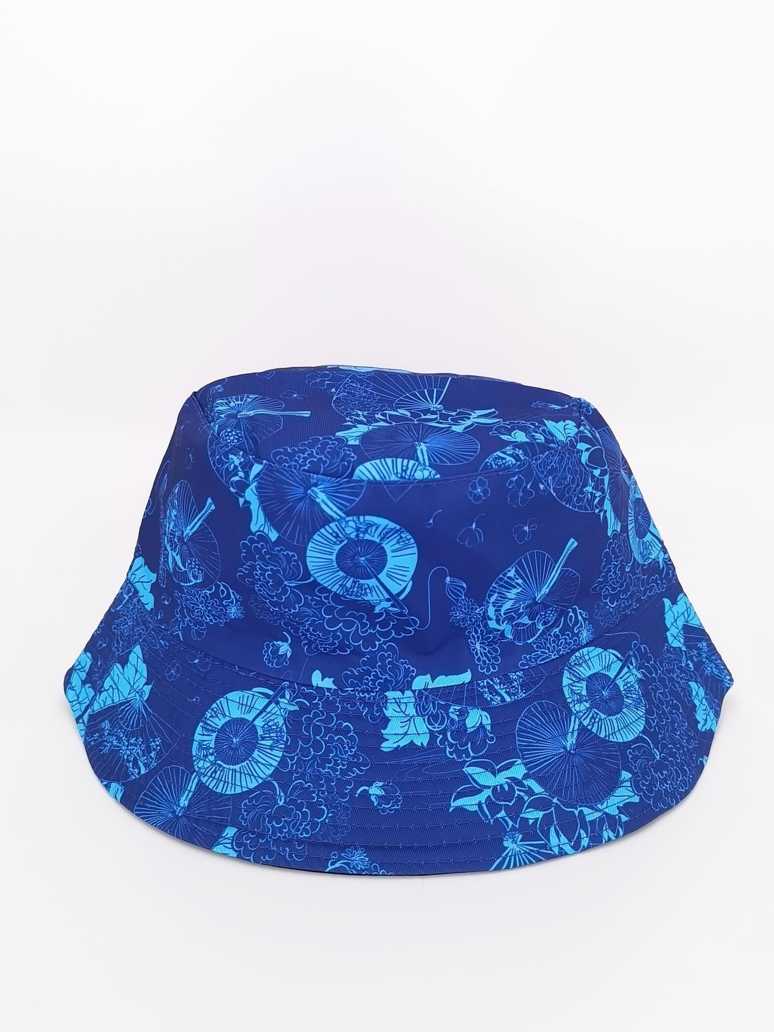 In spring and summer, the fan ethnic retro style is popular. The double-sided fisherman hat is a fashionable and versatile choice for both men and women. It is a cool and portable hat for outdoor sun protection and shade, suitable for adults Application Scenario