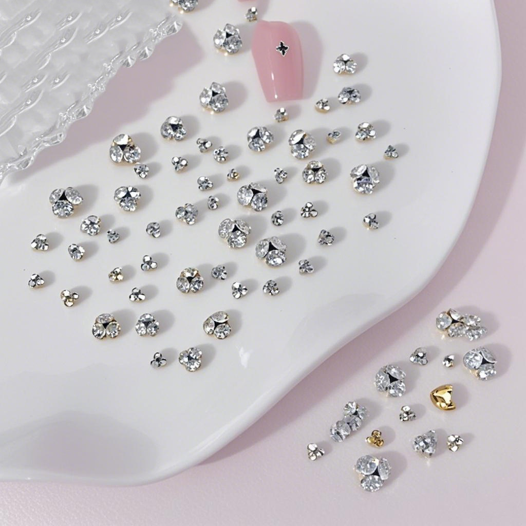 Factory direct sales of new fashionable and popular "pile diamond" nail accessories. Super shiny 3-diamond finished nail accessories, pile diamond water diamonds, pile diamond nails Specification image
