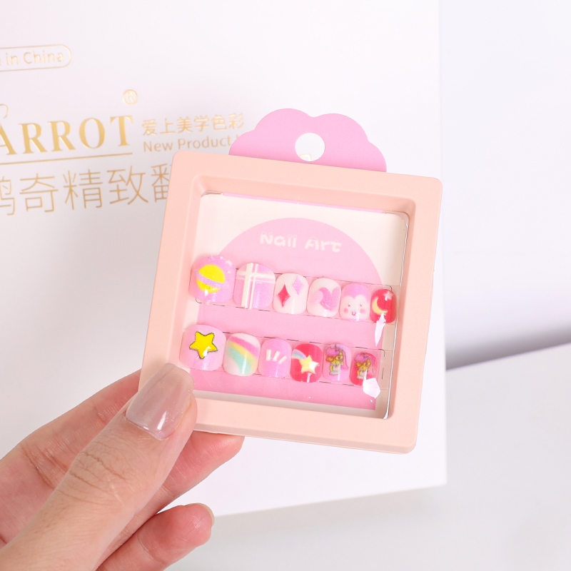 浮雕小童穿戴甲多巴胺色盒子装立体穿戴甲产品图