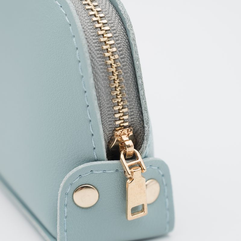 It comes in a 10-piece mini color-coated box with a green bag for easy carrying Application Scenario