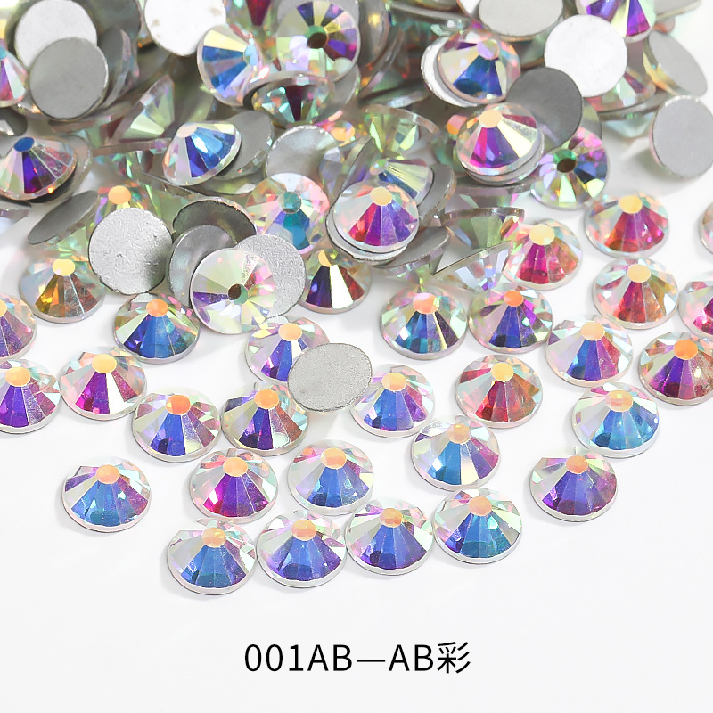 Internet-famous flat-bottomed diamond, heart-shaped claw diamond, handcrafted glass crystal diamond, hand-sewn diamond, perforated heart-shaped event dress and wedding clothing details Picture