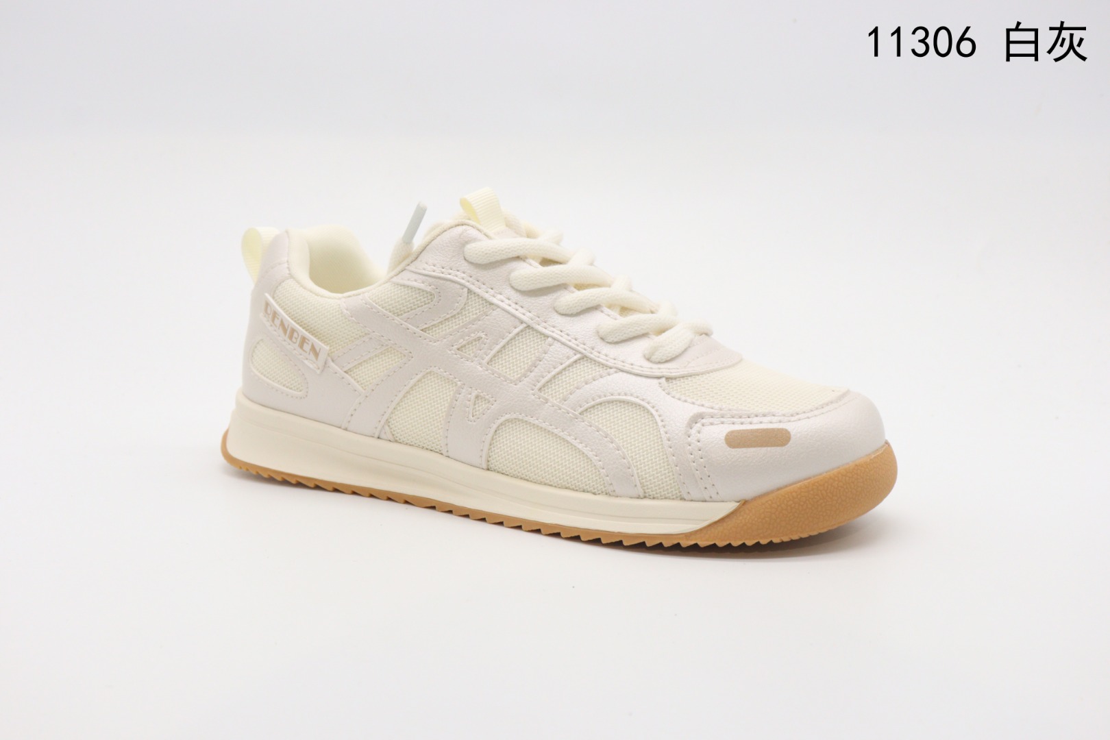 女式板鞋实物图