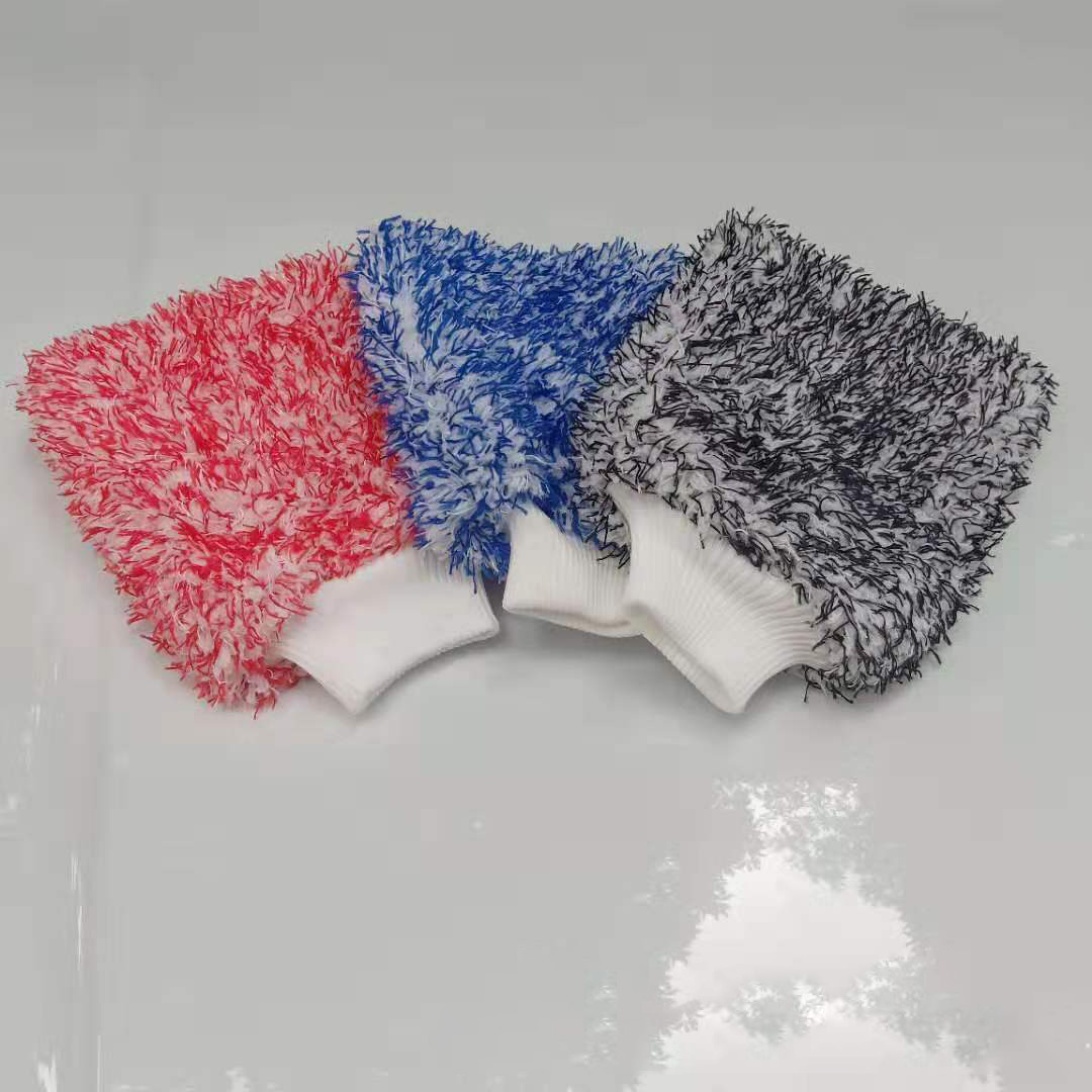 Fiber car wash gloves, thickened fiber wool single and double-sided car washing gloves, specially designed for car cleaning without damaging the car paint Application Scenario