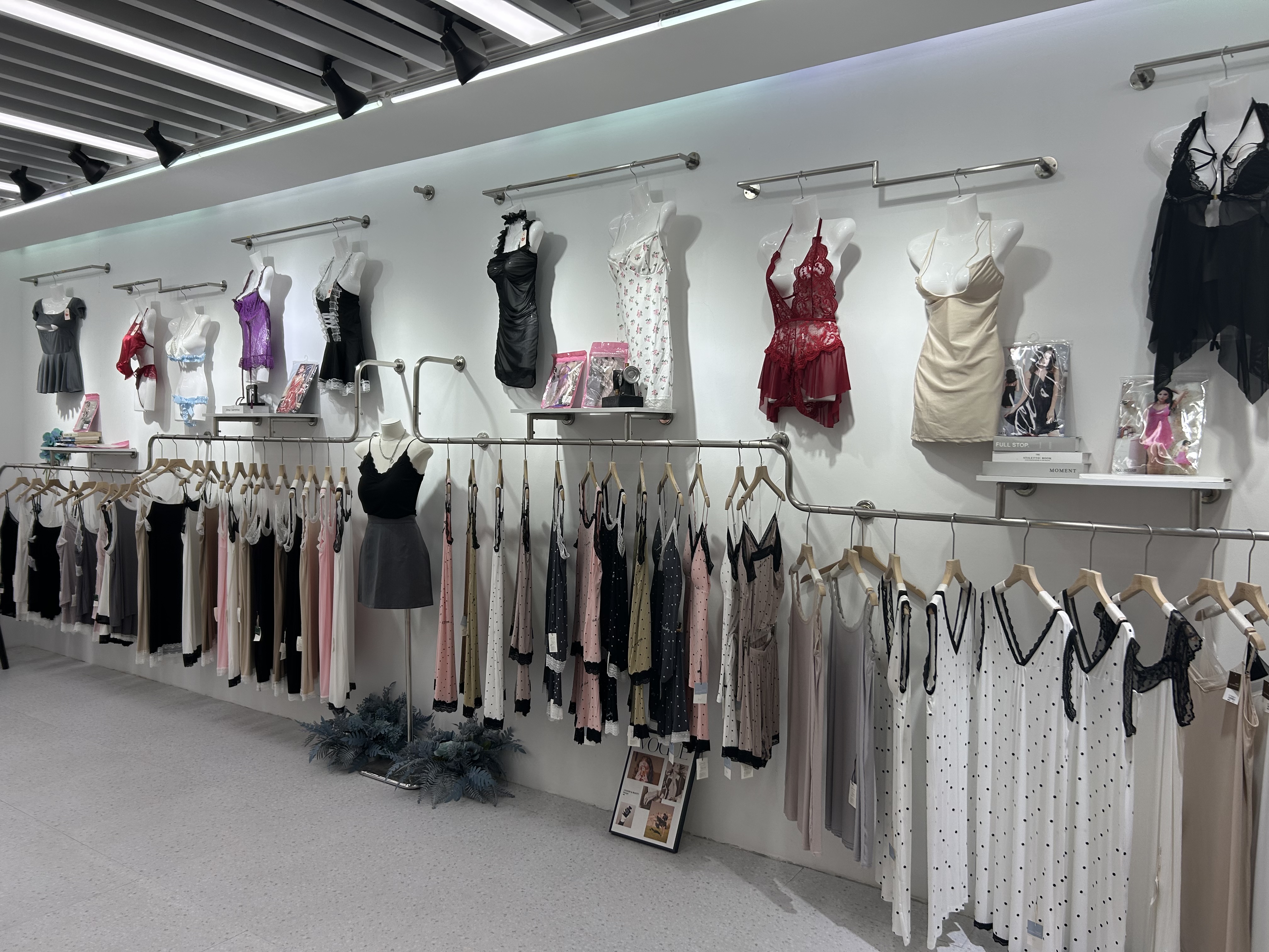 Susan Fanny Clothing Store describe pic - 1