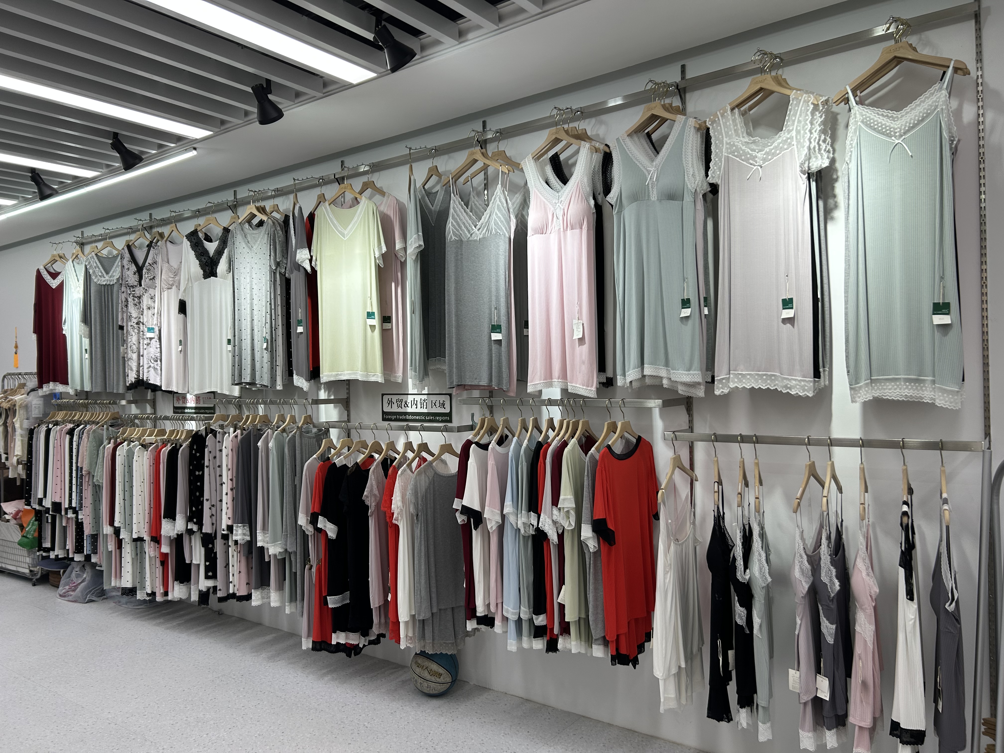 Susan Fanny Clothing Store describe pic - 3