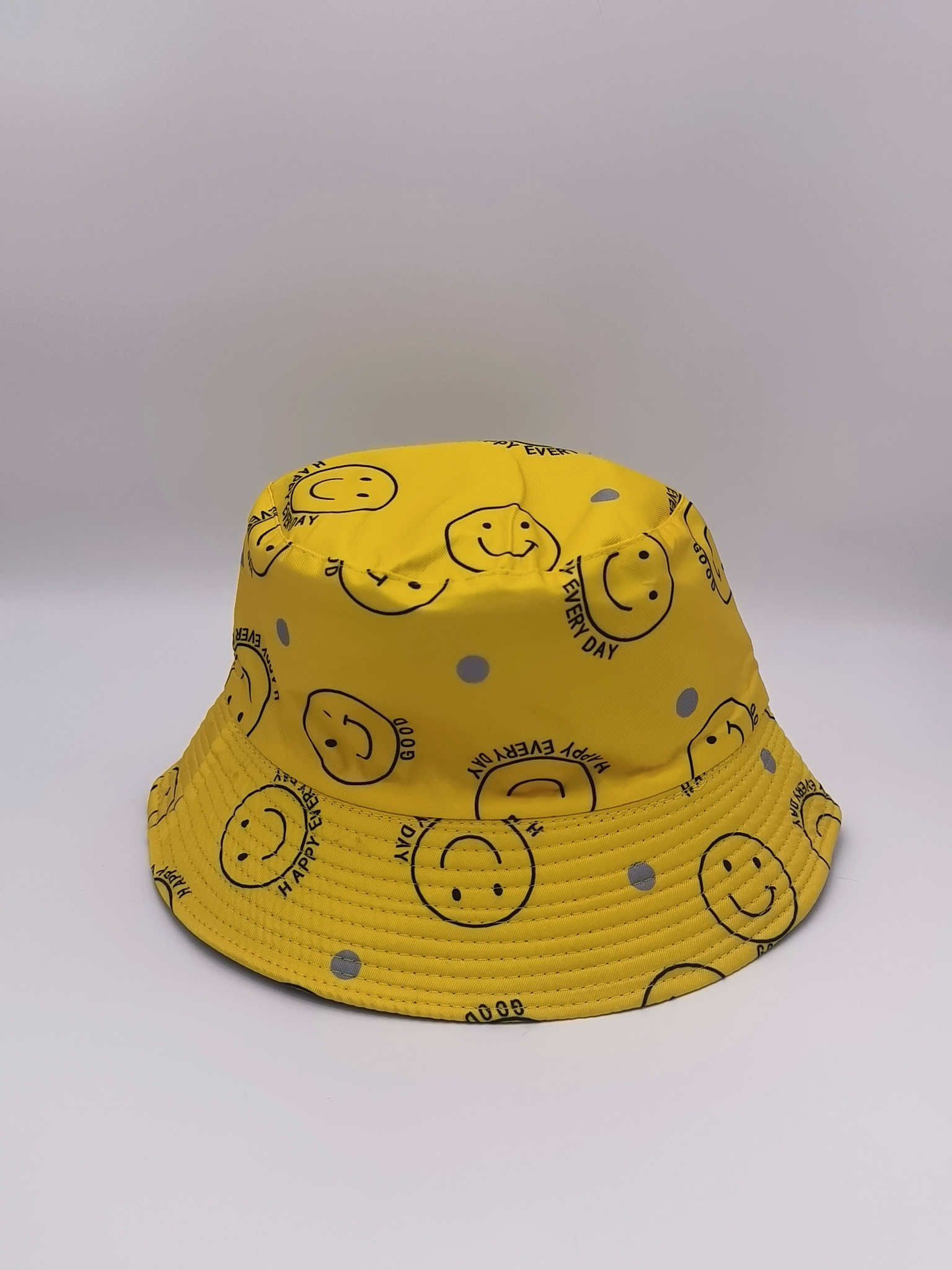 In spring and summer, all kinds of smiling faces, double-sided fisherman hats for both men and women, fashionable and versatile, outdoor sun protection and shade, cool and portable hats, adult style Application Scenario