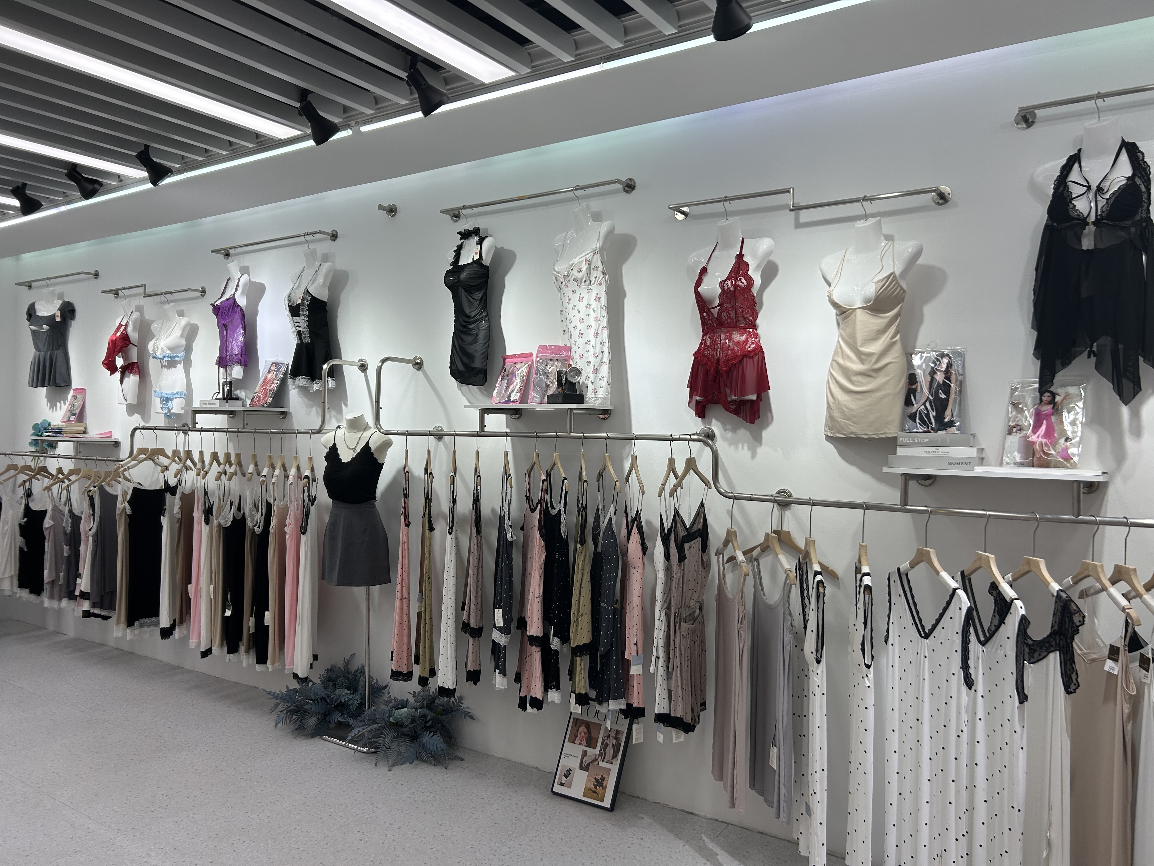 Susan Fanny Clothing Store describe pic - 2