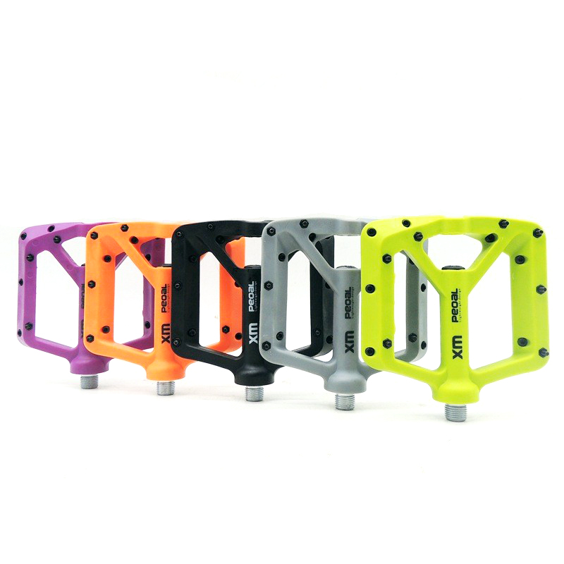 NL32 nylon bicycle pedals, plastic pedals, mountain bike pedals with nails, anti-slip nylon fiber bicycle pedals Item Picture