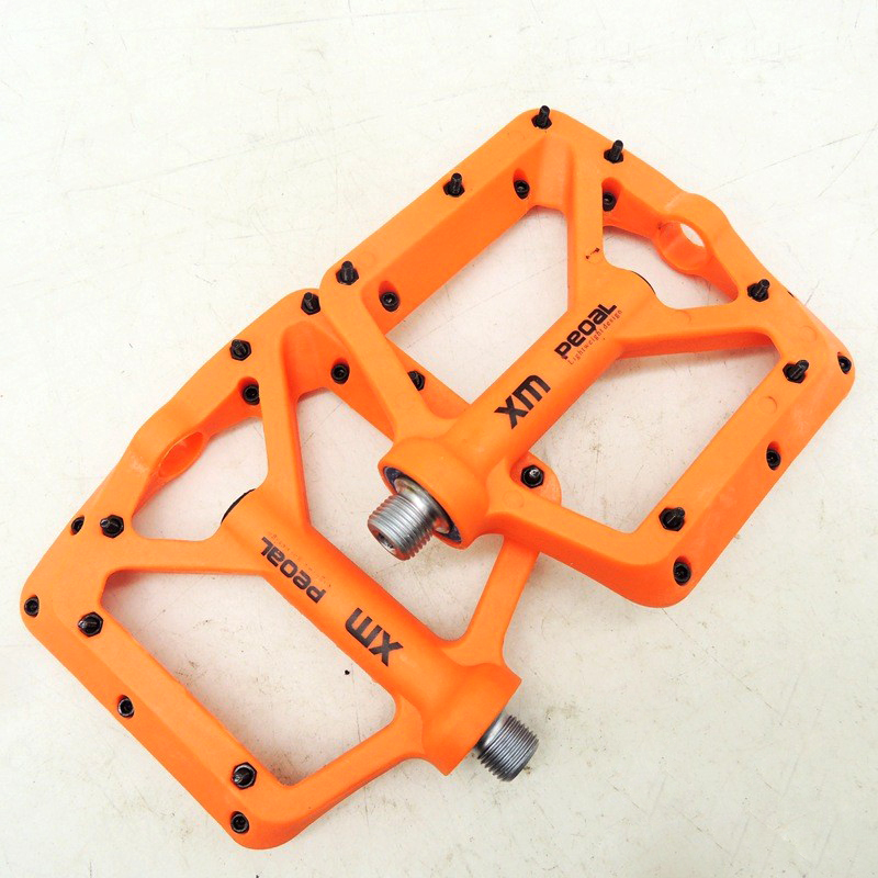 NL32 nylon bicycle pedals, plastic pedals, mountain bike pedals with nails, anti-slip nylon fiber bicycle pedals details Picture