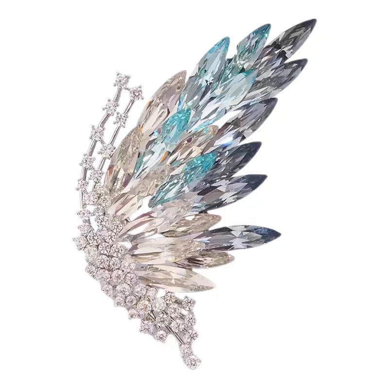 The new heavy-duty micro-inlaid zirconium high-end fashionable crystal butterfly brooch is a luxurious and elegant outfit to match Specification image