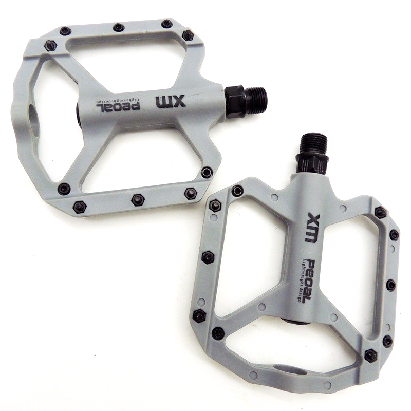 NL02 Nylon bicycle pedals, plastic pedals, mountain bike pedals with nails, anti-slip, nylon fiber bicycle pedals Application Scenario