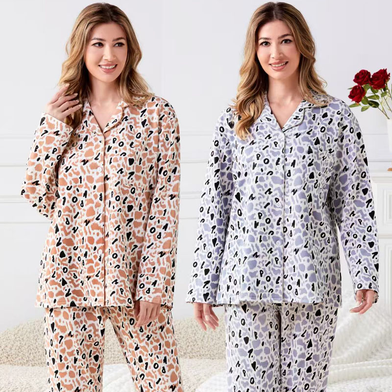 Women's home wear and pajamas for export, German velvet comfortable PYJAMAS spring and autumn style, women's cardigan, long-sleeved shirt, long pants, reverse collar set, double long pullover, export home wear and winter pajamas for wholesale to Europe, America and the Middle East Item Picture