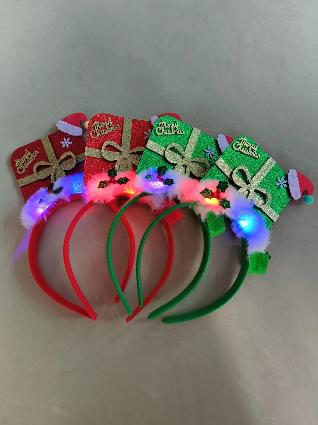Christmas headbands, Christmas hats, Christmas gift bags, gift boxes, Christmas trees with lampshades, pendants and decorations Specification image