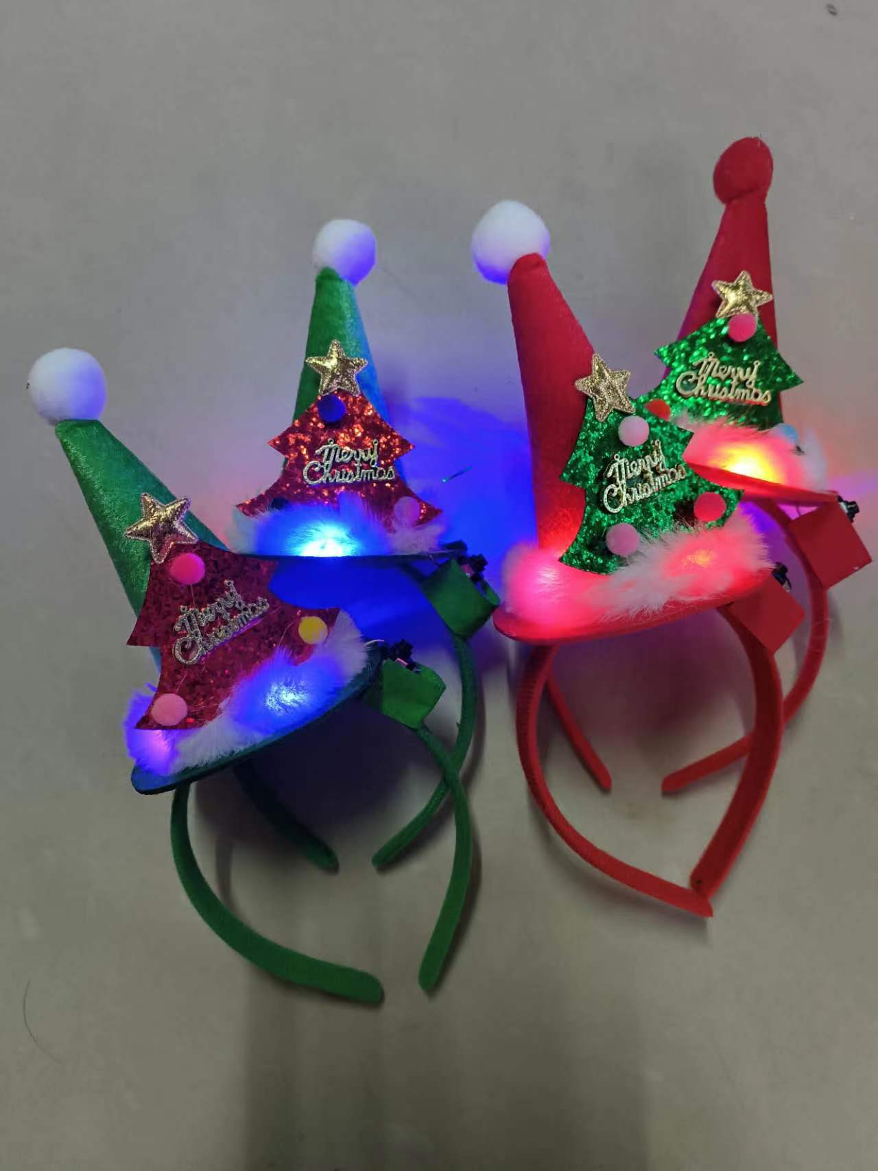 Christmas headbands, Christmas hats, Christmas gift bags, gift boxes, Christmas trees with lampshades, pendants and decorations