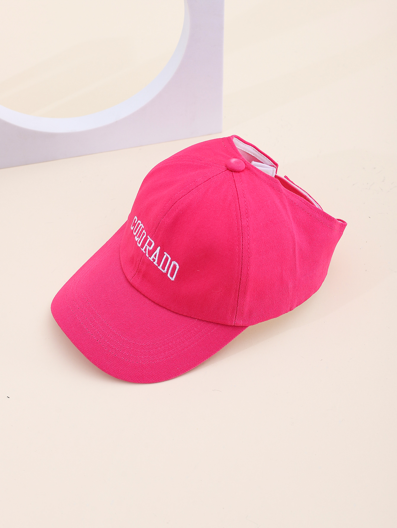 Spring and summer Korean-style letter-embroidered duck tongue baseball caps can be tied into high ponytails. Outdoor sun protection open-top sunshade hats. Adjustable for both adults and children Specification drawing