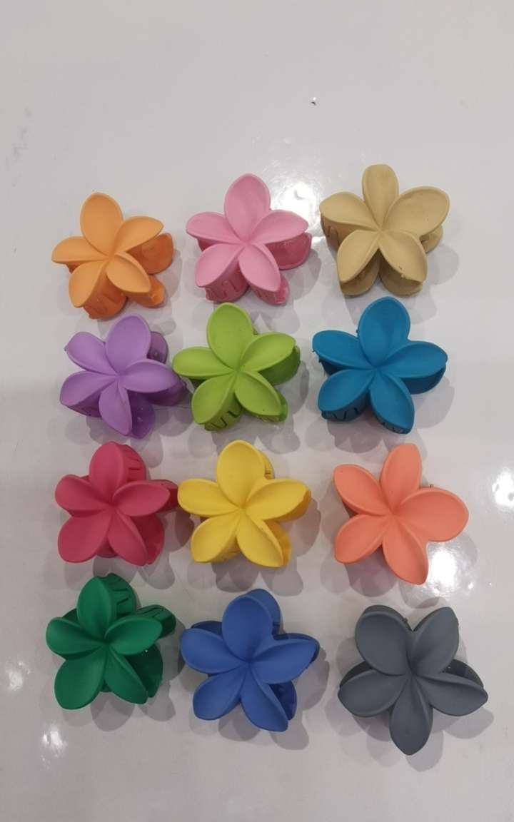 8 cm rubber 12-color frangipani, a popular and trendy plastic grab hairpin frangipani detail image 3