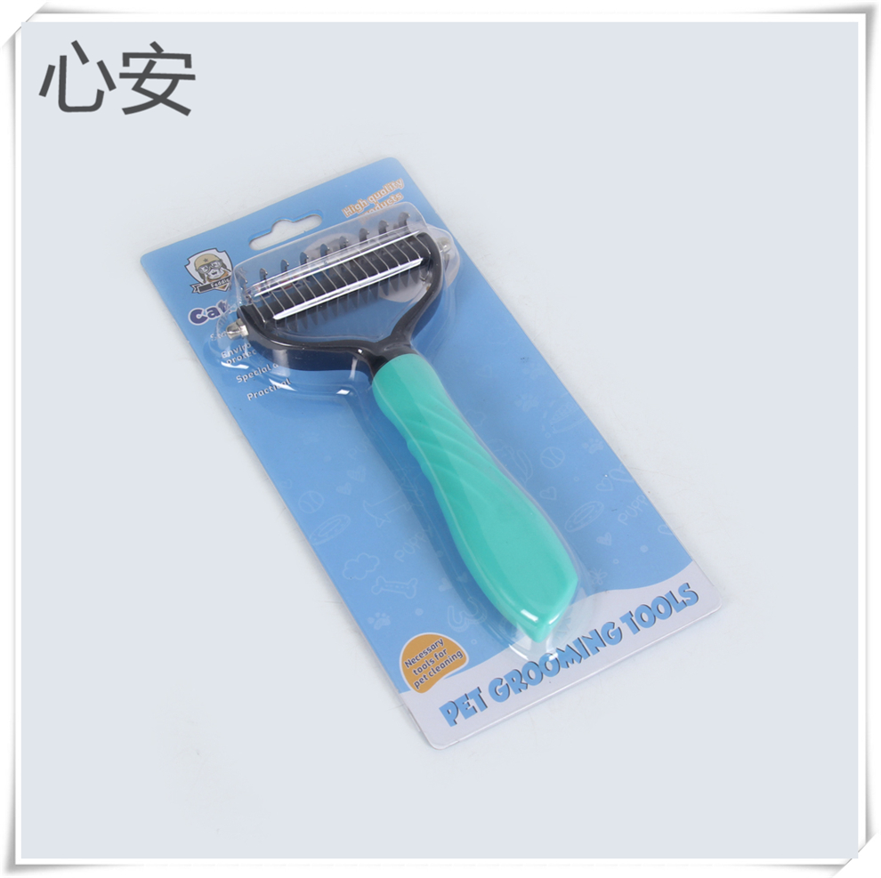 A 17-toothed open-knot comb for cats, dogs and pets to remove loose hair and sticky hair Application Scenario