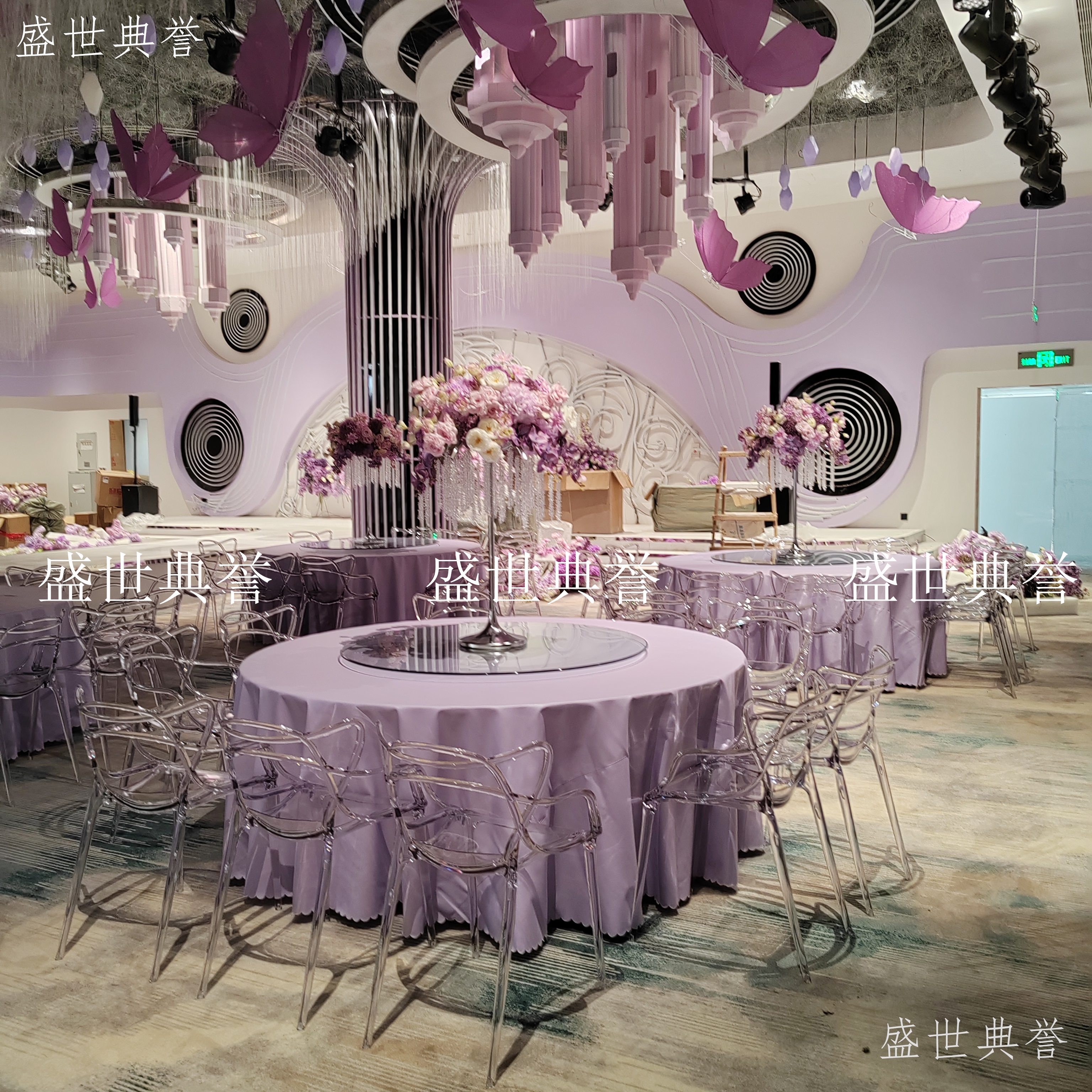 Shenzhen manufacturer direct sales outdoor wedding acrylic crystal chairs, hotel wedding banquet transparent chairs, theme wedding cat-ear chairs Item Picture