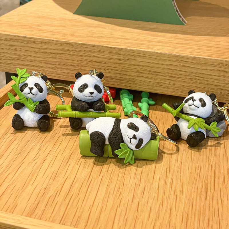 卡通抱竹小熊猫钥匙扣可爱熊猫情侣汽车钥匙链挂件节日抓娃机礼品