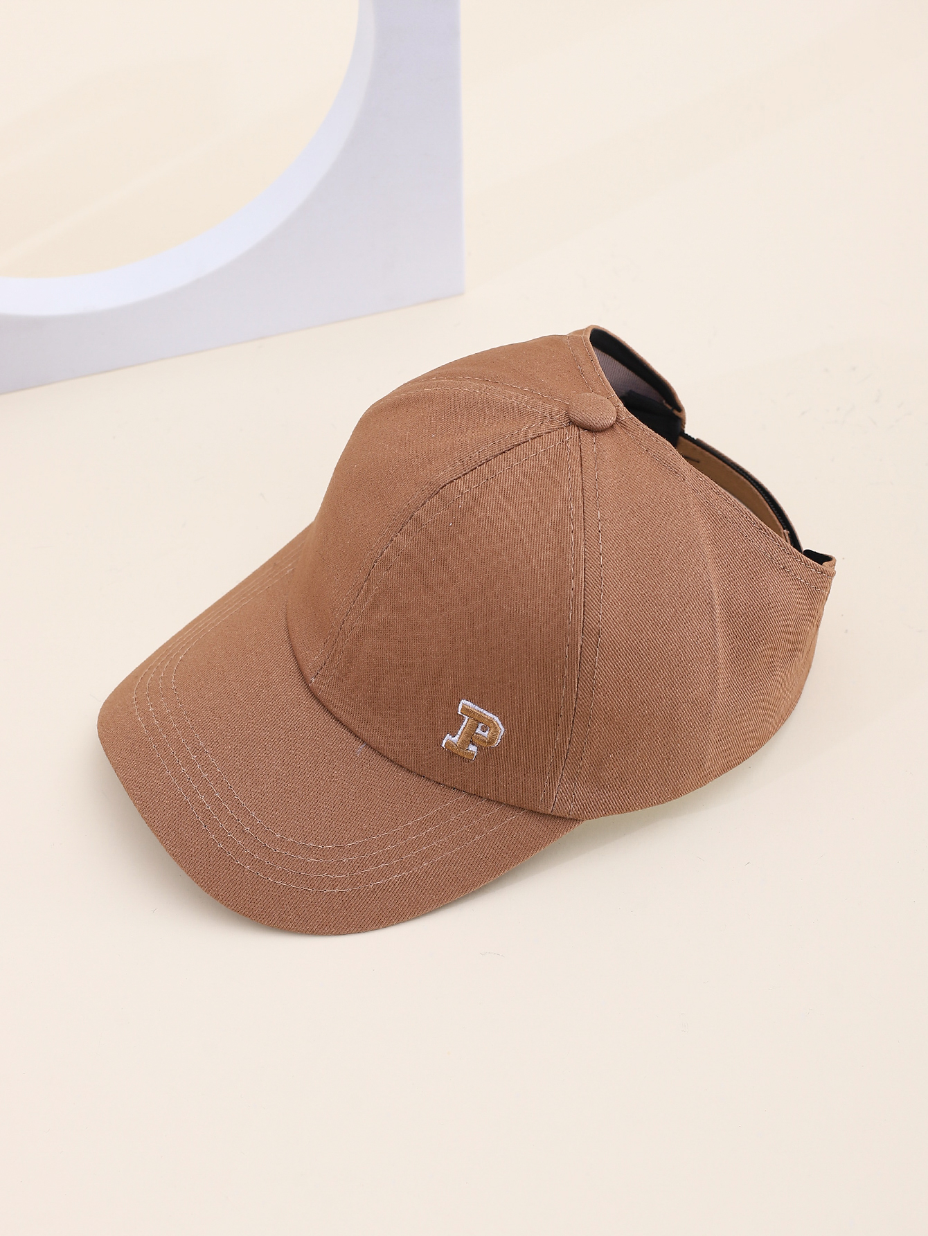 Spring and summer Korean-style embroidered letter P duck tongue baseball cap can be tied into a high ponytail, outdoor sun protection open-top sunshade hat, parent-child style, adult and children's caps, adjustable Application Scenario