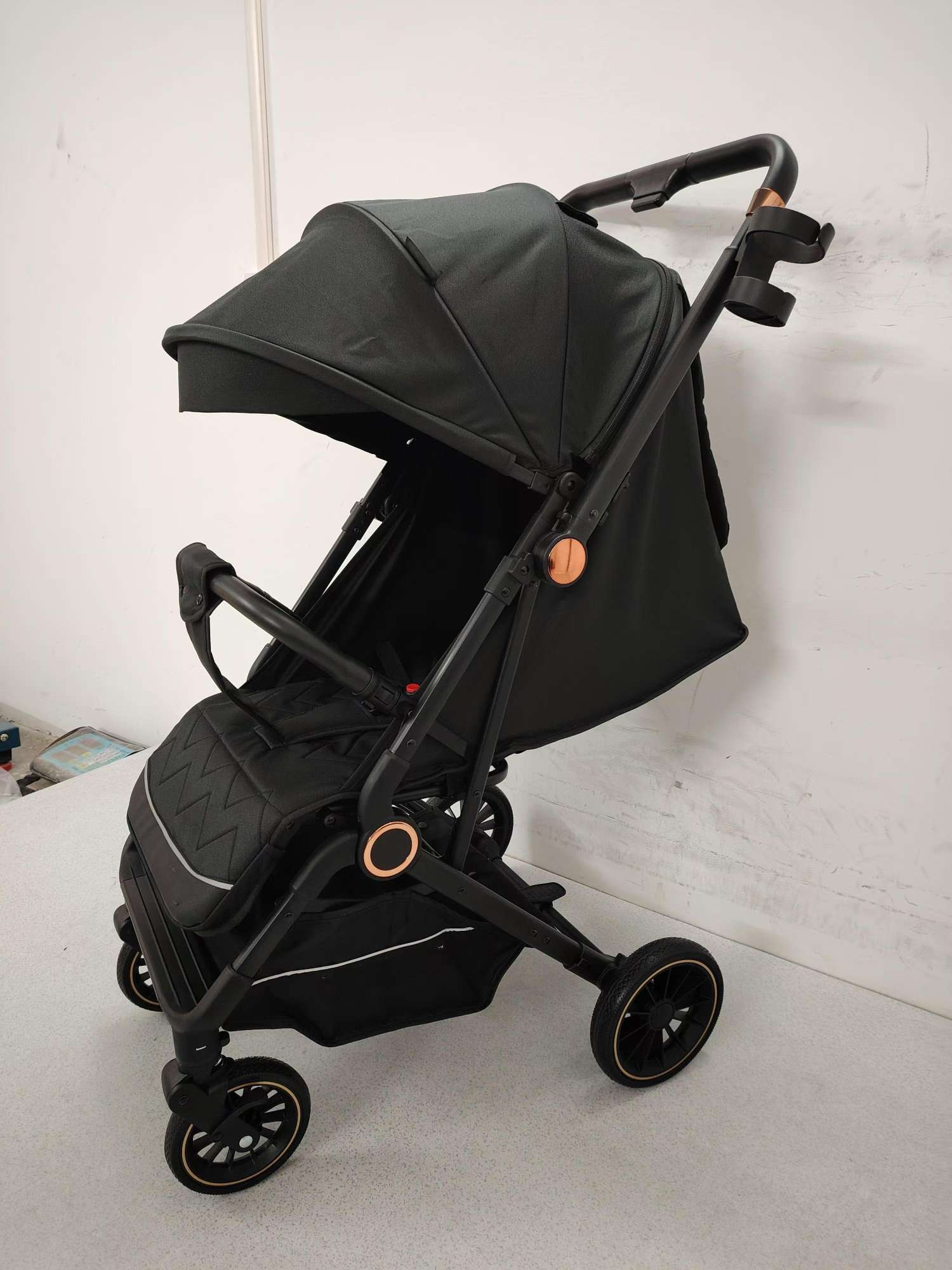 Baby stroller, trolley stroller, reversing stroller Application Scenario