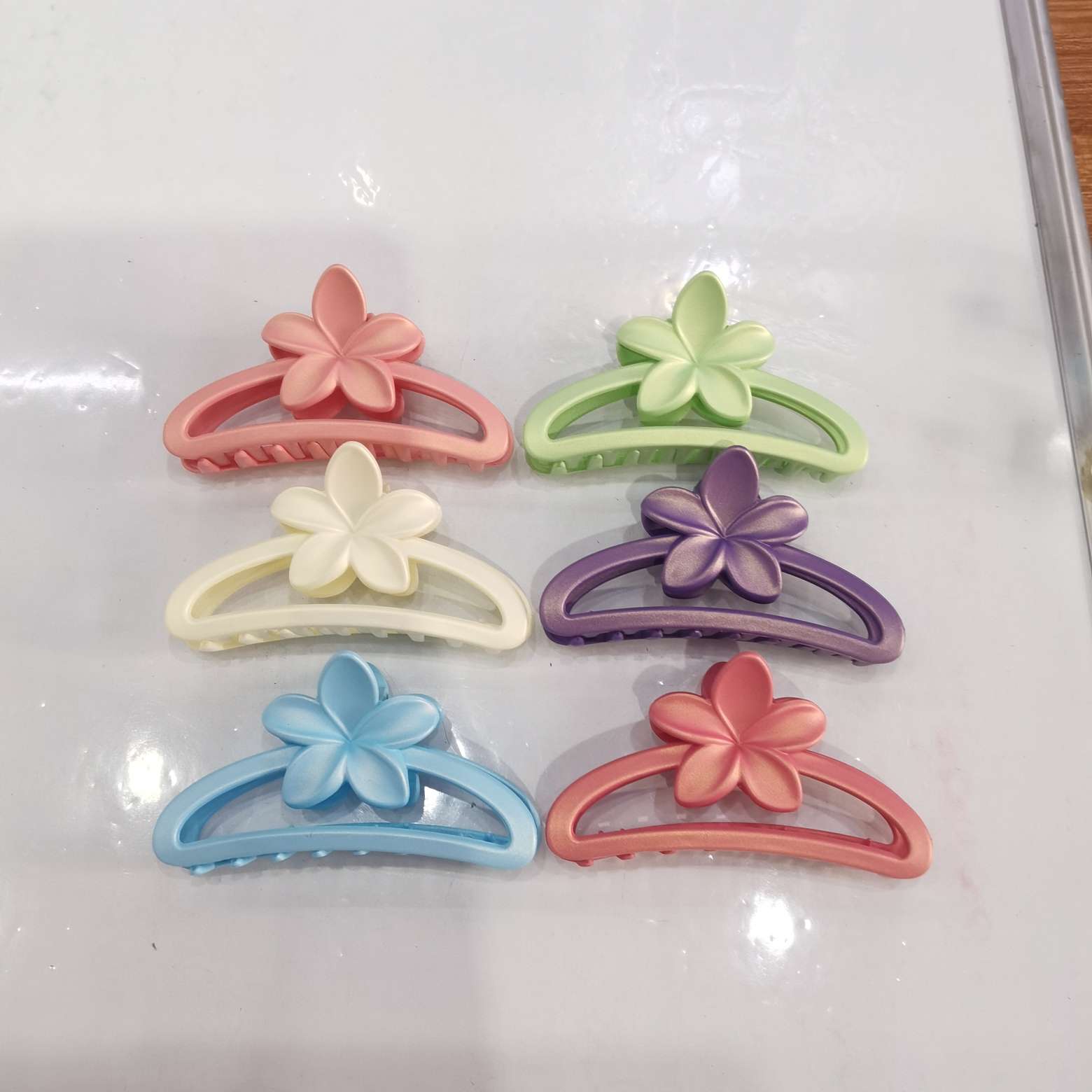 11 cm rubber 12-color plastic hairpin, shark clip, Internet celebrity bestseller, popular and trendy hairpin, hairpin headwear Specification image